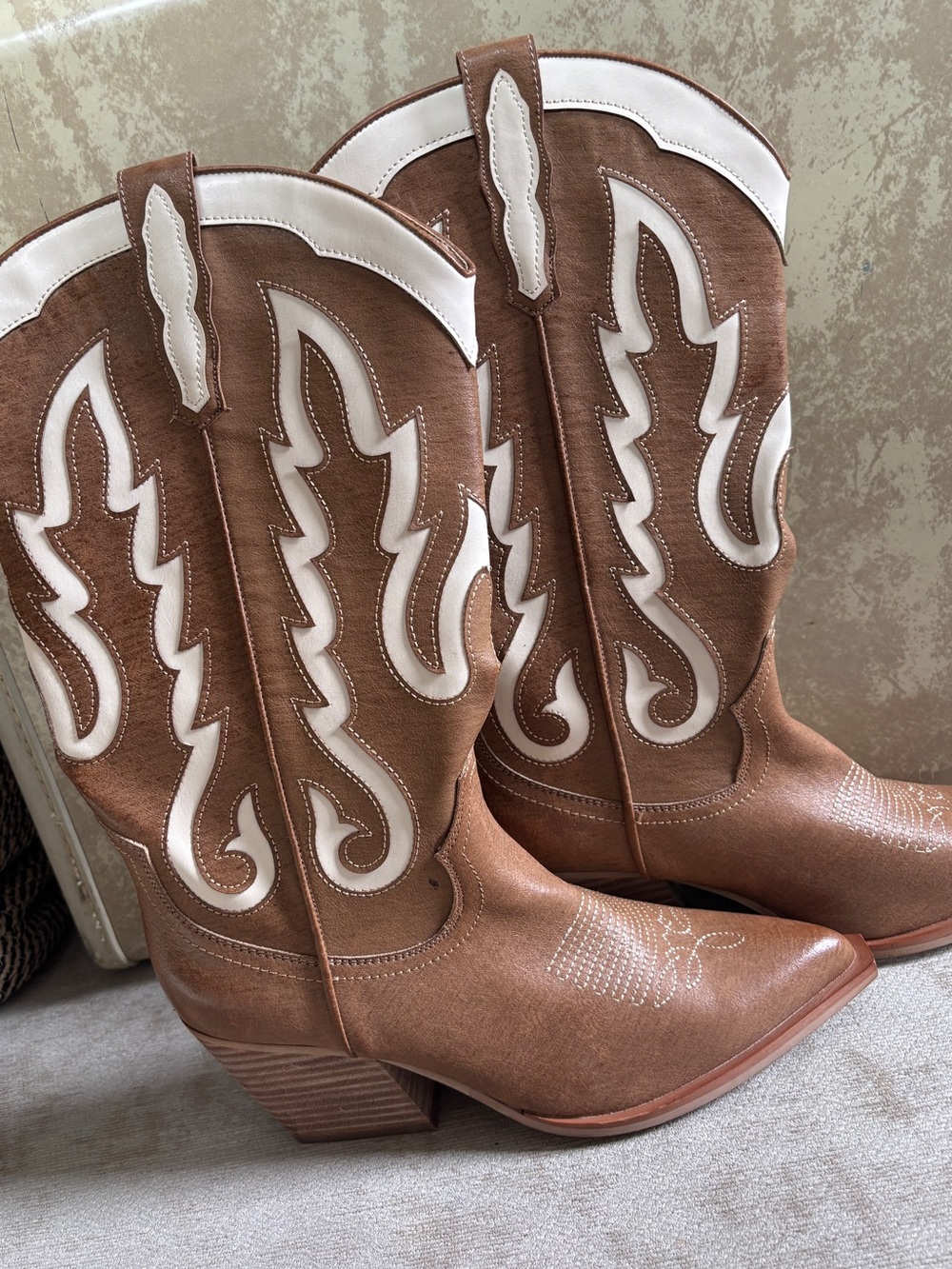 Mi.iM Ida Western Boot in Camel Size 9 EUC White Western Design